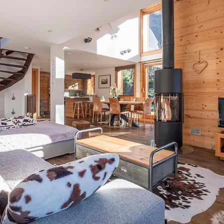 Alpehytte And Spacious In Mont Blanc